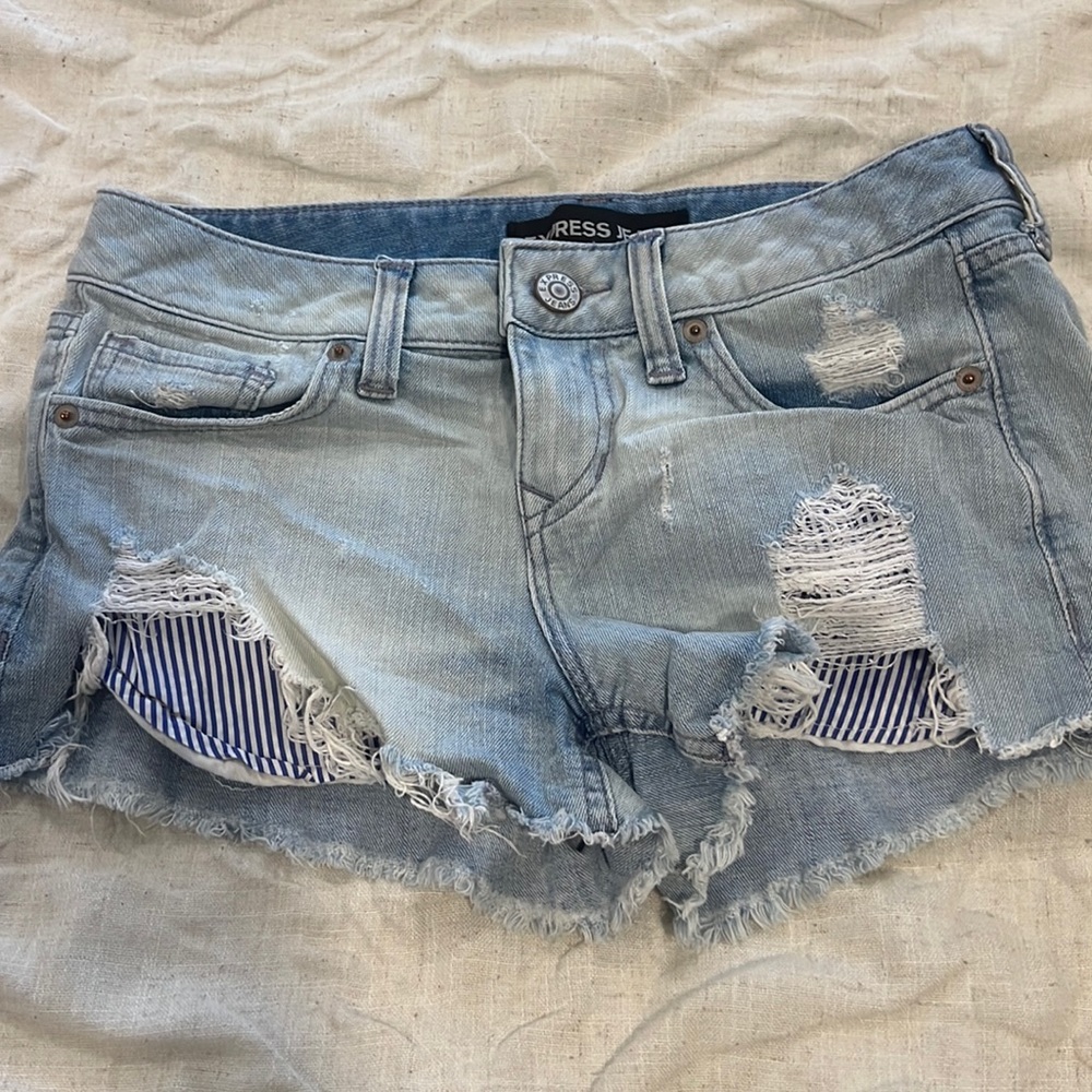 Express - denim shorts - distressed - size 2